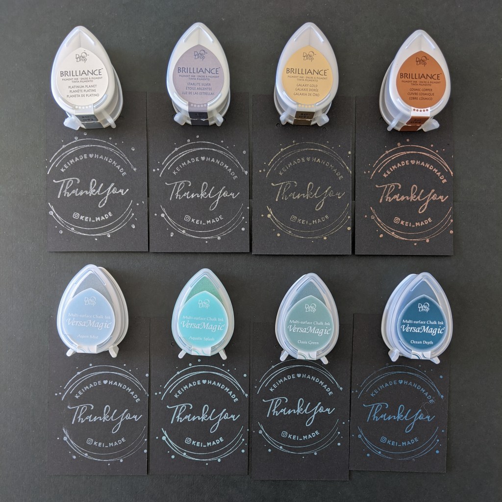 Comparison of Tsukineko Versa Magic matte vs Brilliance metallic inks stamped on black card stock | ツキネコのバーサマジックとブリリアンスを黒い紙にスタンプして比較してみた