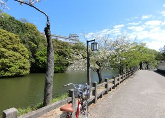 Cycling around Himeji Castle