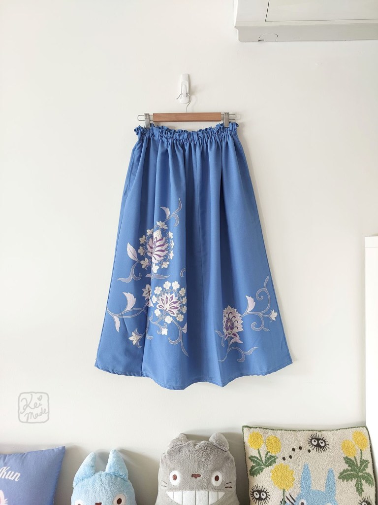 Skirt upcycled from a Kimono by KeiMade. 着物リメイクスカート