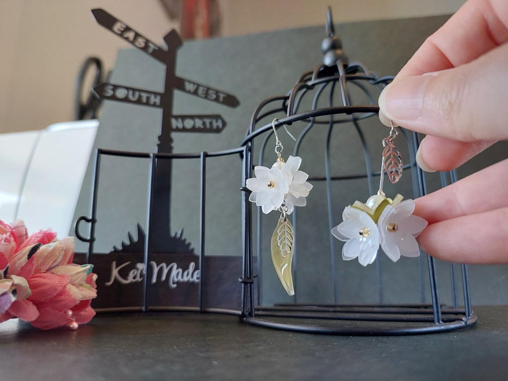White flower drop earrings by KeiMade