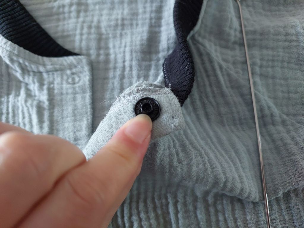 clicking in sungrip plastic snap button