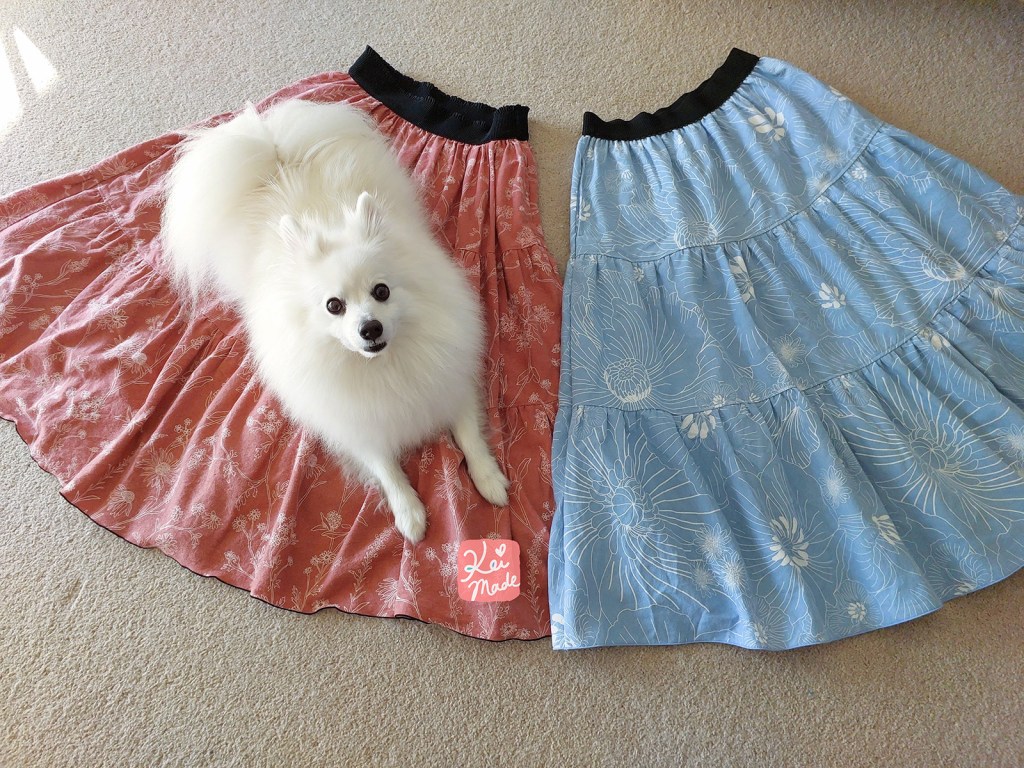 KeiMade and Japanese Spitz Dog Shinji sewing pretty a tiered skirt